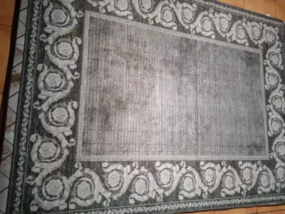 Alfombra grande con diseño floral - miniatura 5