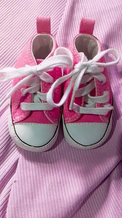 Zapatillas bebé rosadas converse - miniatura 1