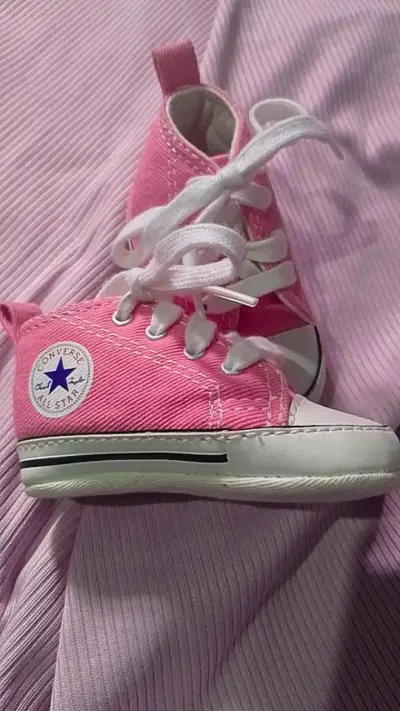 Zapatillas bebé rosadas converse - miniatura 2