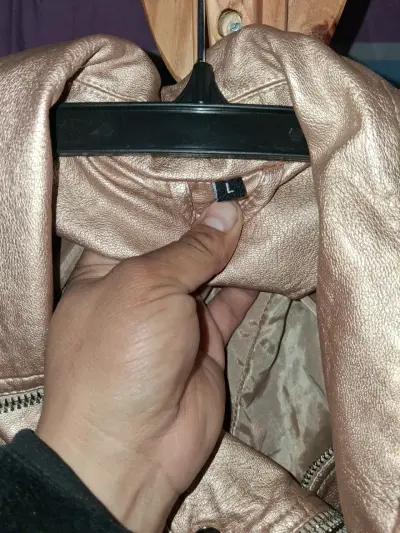 Chaqueta biker metálica dorada - miniatura 4