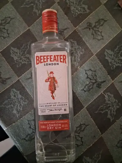 Botella de ginebra Beefeater - miniatura 1