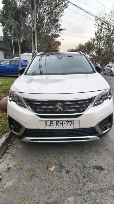 Peugeot 5008 - miniatura 1