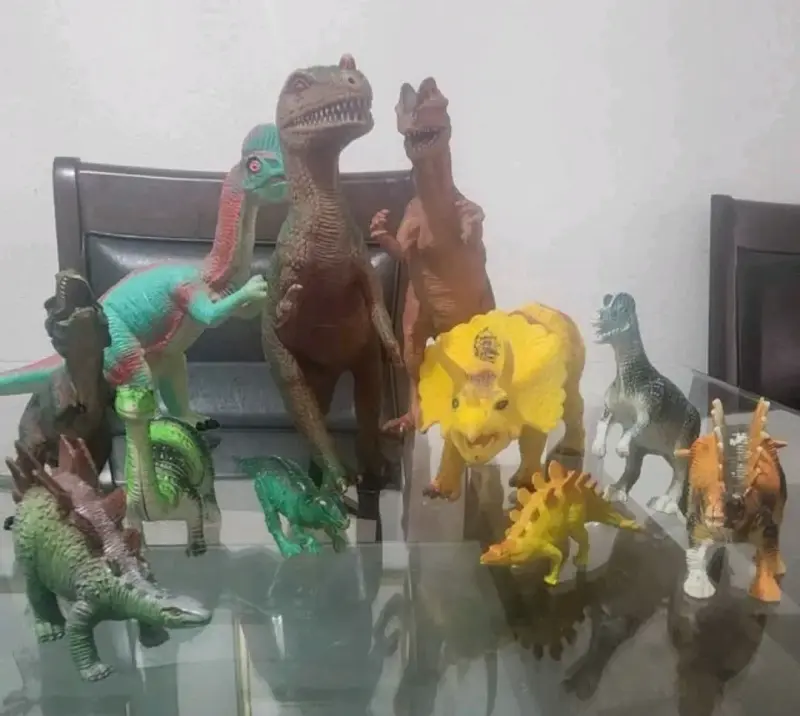 Set de figuras de dinosaurios