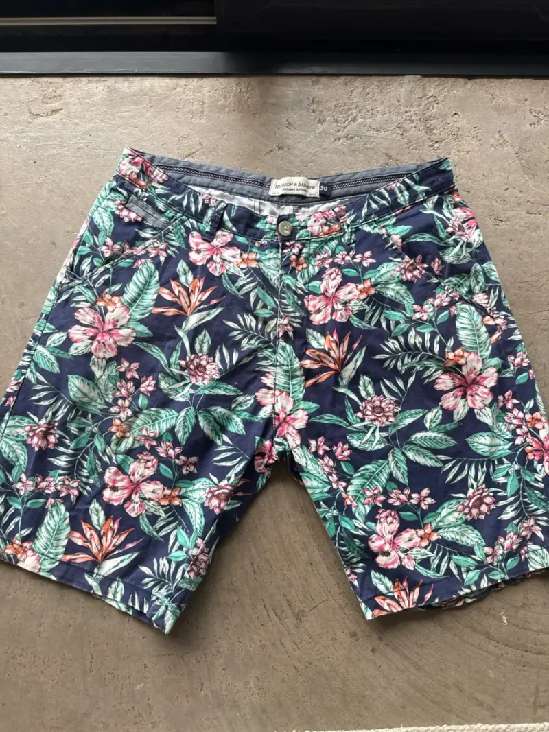 Shorts de flores coloridos - 1