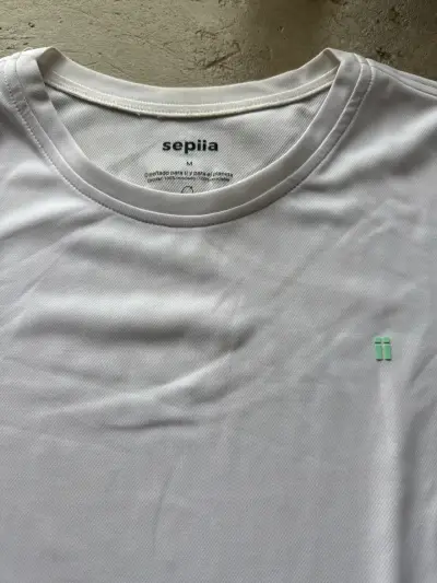 Polera blanca Sepiia antimanchas - miniatura 2