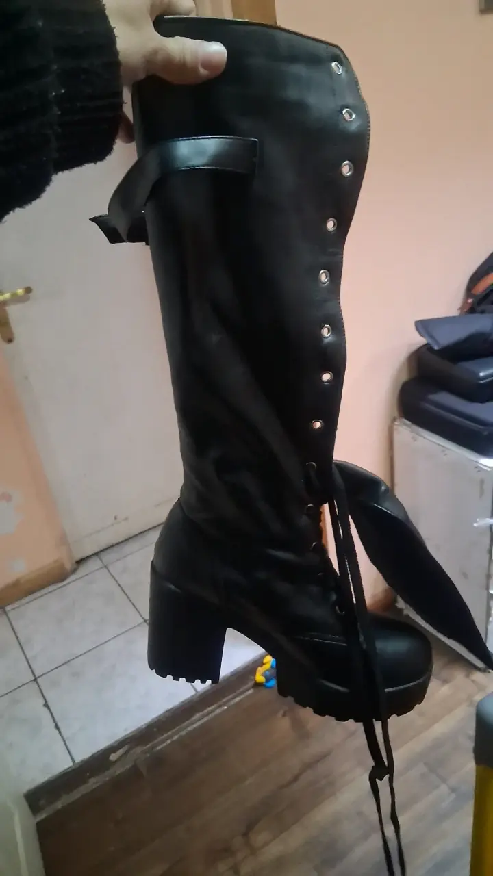 Botas negras con plataforma - 1