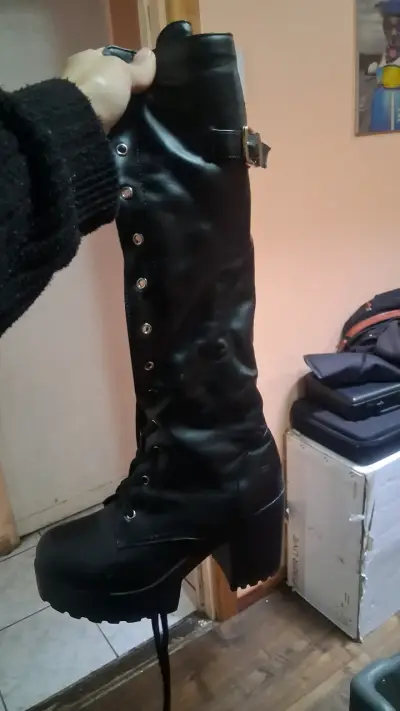 Botas negras con plataforma - miniatura 2