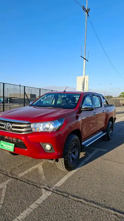 Toyota Hilux "SR" 2019  (4x4) - miniatura 3