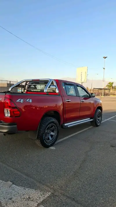 Toyota Hilux "SR" 2019  (4x4) - miniatura 4