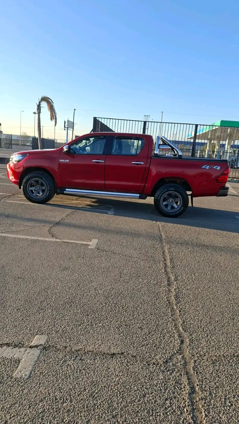 Toyota Hilux "SR" 2019 (4x4) - 5
