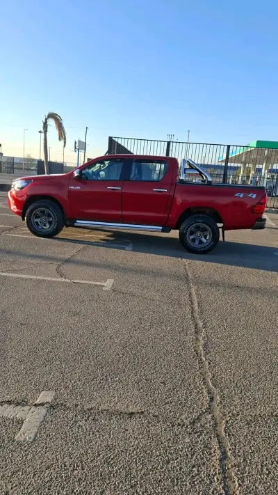 Toyota Hilux "SR" 2019  (4x4) - miniatura 5