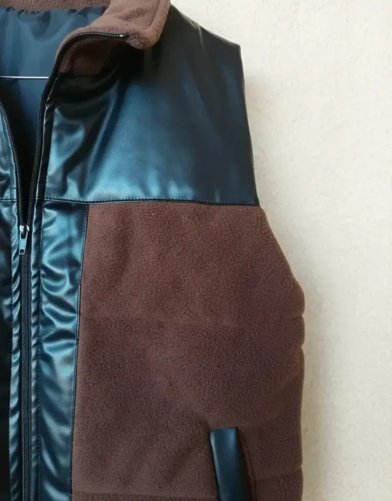 Chaqueta polar negro y café sin mangas - 5