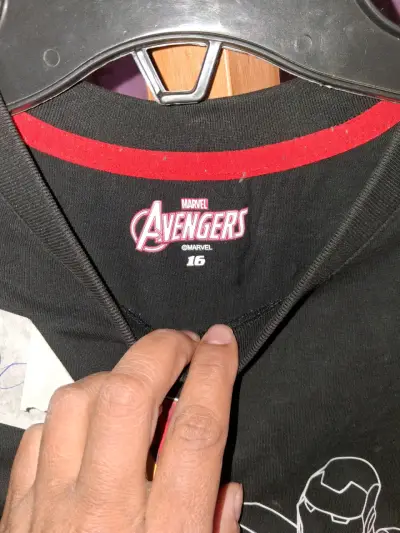 Polera negra Iron Man Avengers - miniatura 2