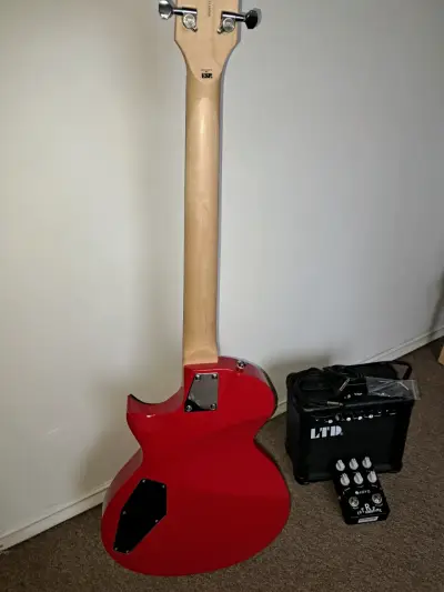 Guitarra Eléctrica ESP LTD + Amplificador + Pedal - miniatura 2