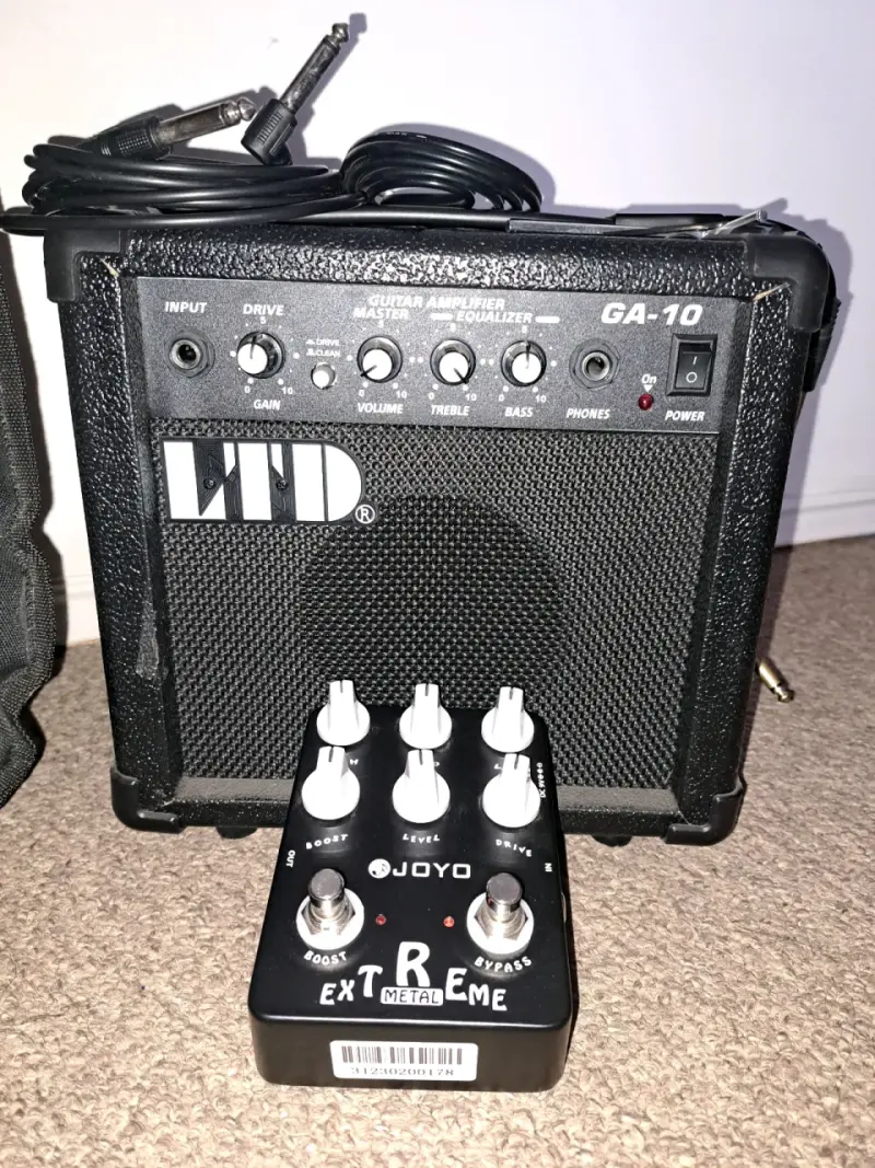 Guitarra Eléctrica ESP LTD + Amplificador + Pedal - 4