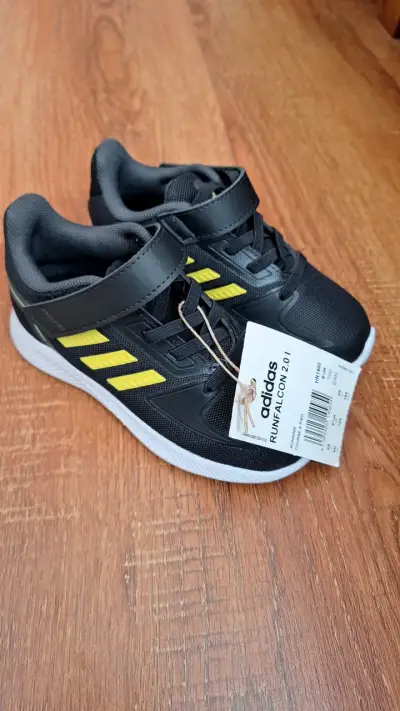 Zapatillas negras de niño nuevas - miniatura 1