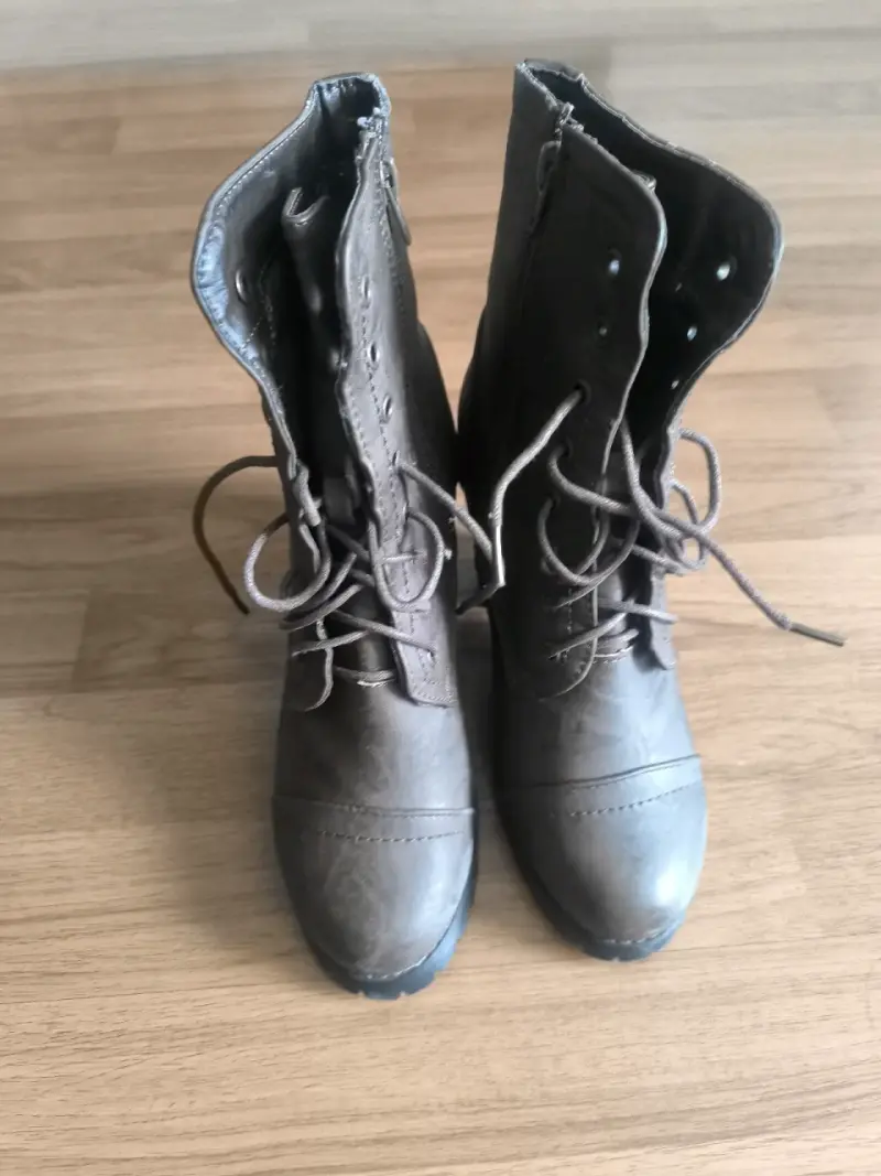 Botines de cuero marrón con tacón - 2