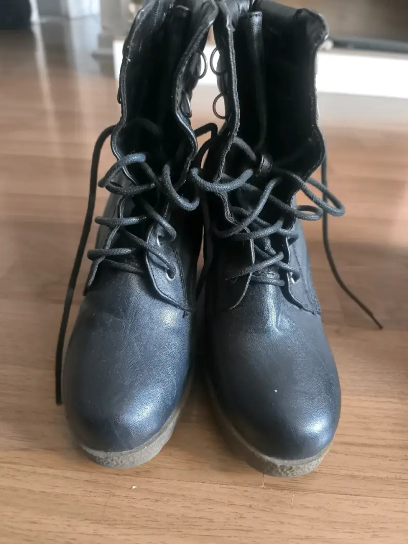 Botas negras de cuero - 1