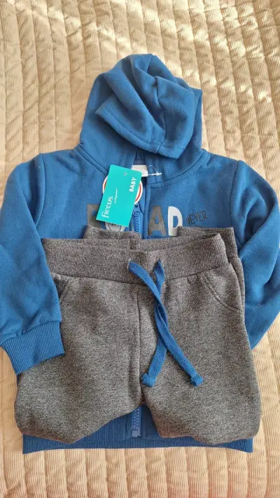 Conjunto poleron azul + buzo gris para bebe - miniatura 4