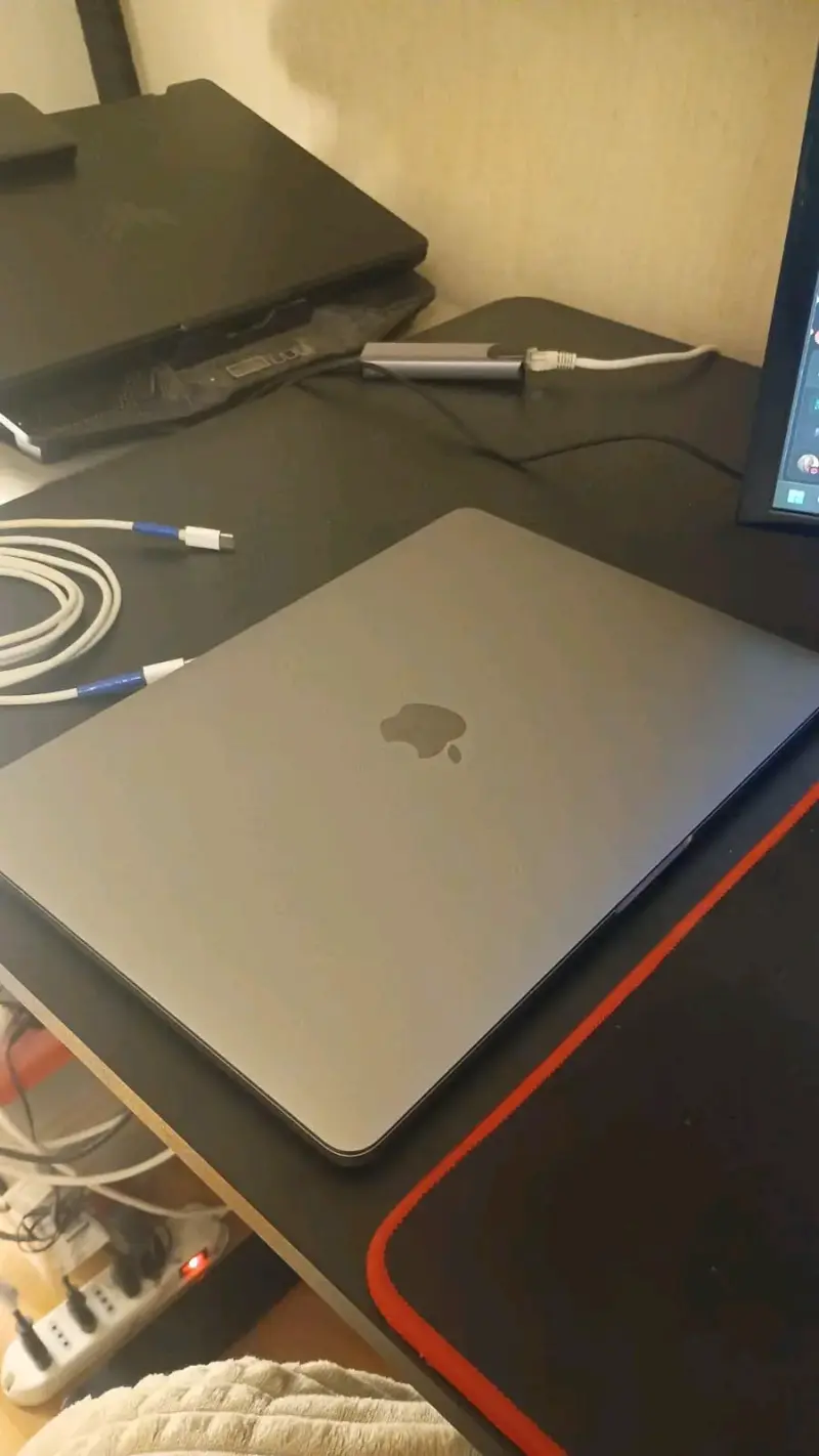 MacBook Pro 2016 I5 two Thunderbolt 3 Ports - 1