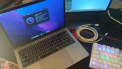 MacBook Pro 2016 I5 two Thunderbolt 3 Ports - miniatura 2