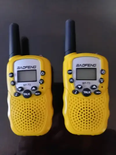 Walkie-talkies amarillos Baofeng - miniatura 1