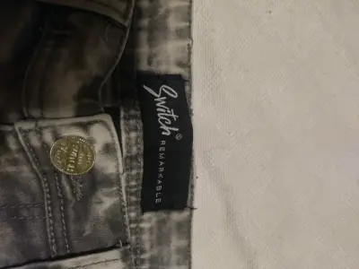 Jeans chort gris estilo desgastado - miniatura 2