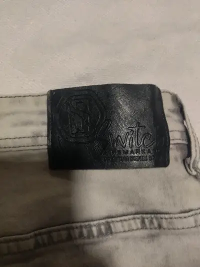 Jeans chort gris estilo desgastado - miniatura 5