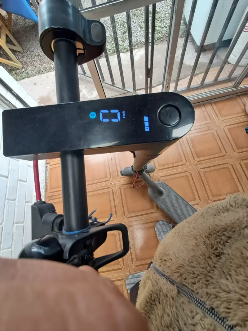 Scooter eléctrico con pantalla LED - 1
