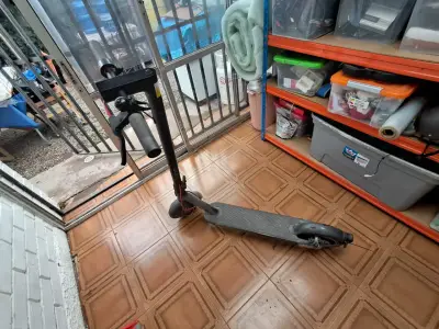 Scooter eléctrico con pantalla LED - miniatura 3