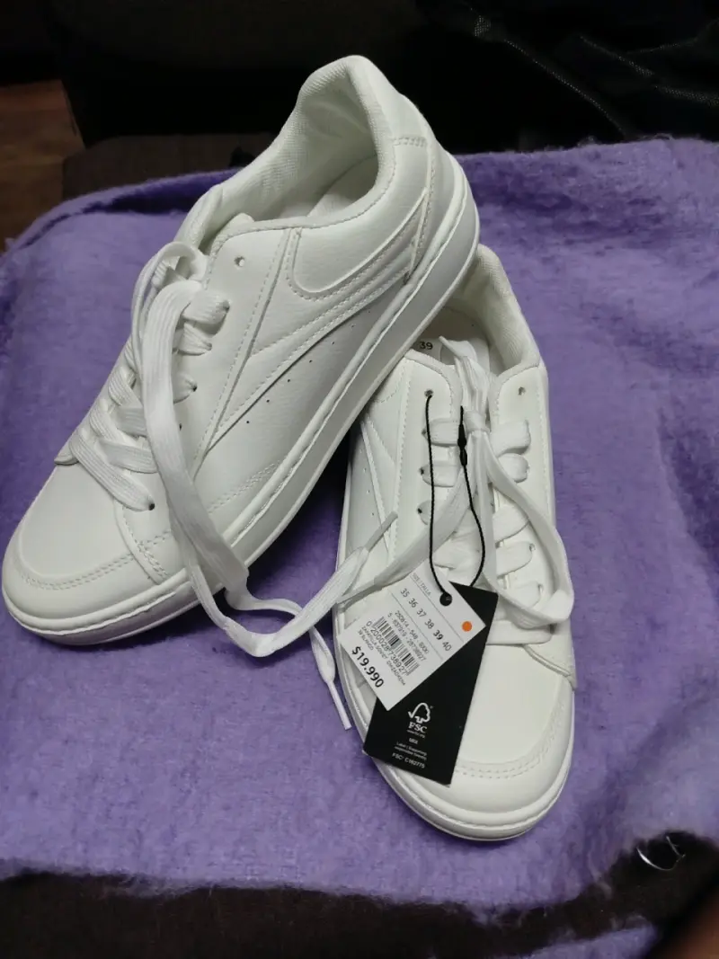 Zapatillas blancas nuevas - 1