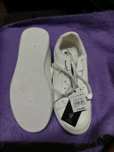 Zapatillas blancas nuevas - miniatura 2