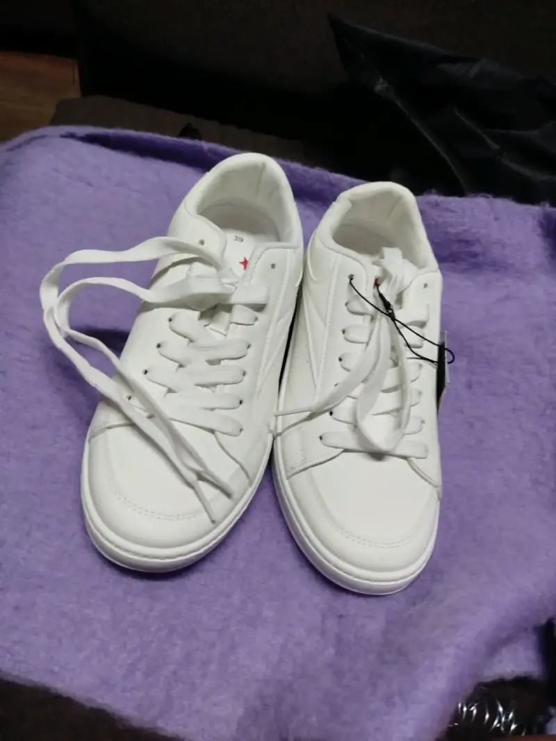 Zapatillas blancas nuevas - 5