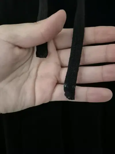 Polerón negro con capucha - miniatura 6