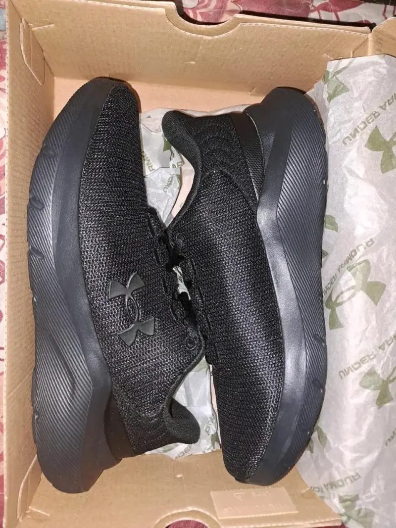 Zapatillas negras Under Armour - 1