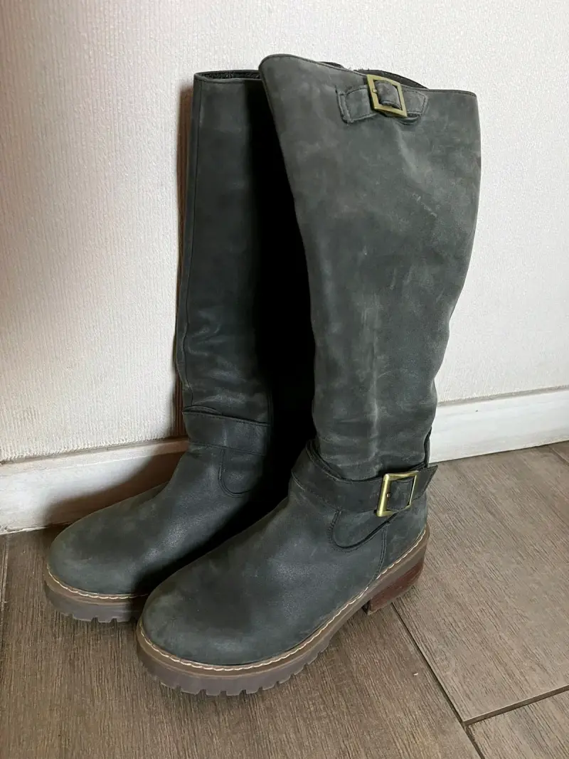 Botas negras de cuero con hebilla - 3