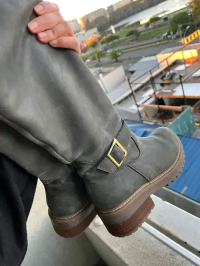 Botas negras de cuero con hebilla - miniatura 5