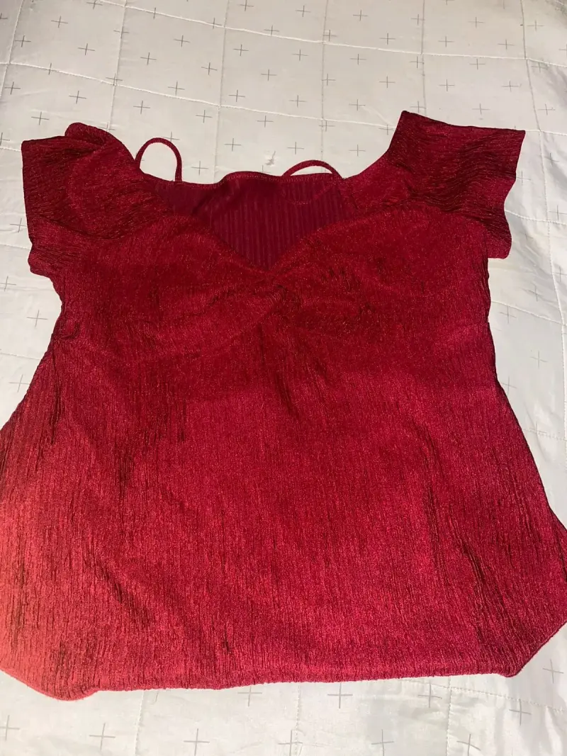 Blusa roja con flores - 2