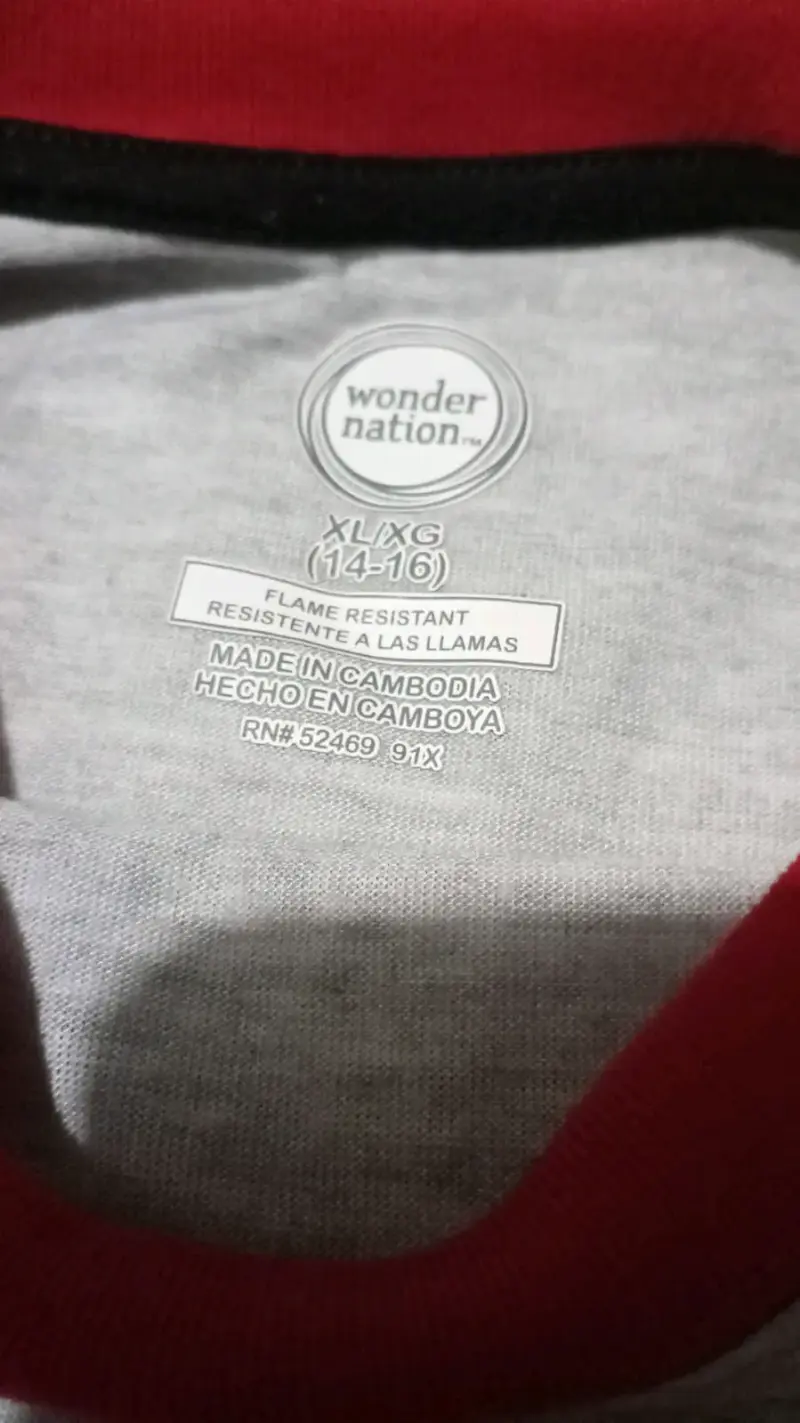 Polera infantil roja con estampado - 2
