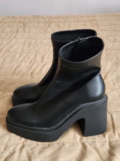Botines negros Stradivarius - miniatura 1