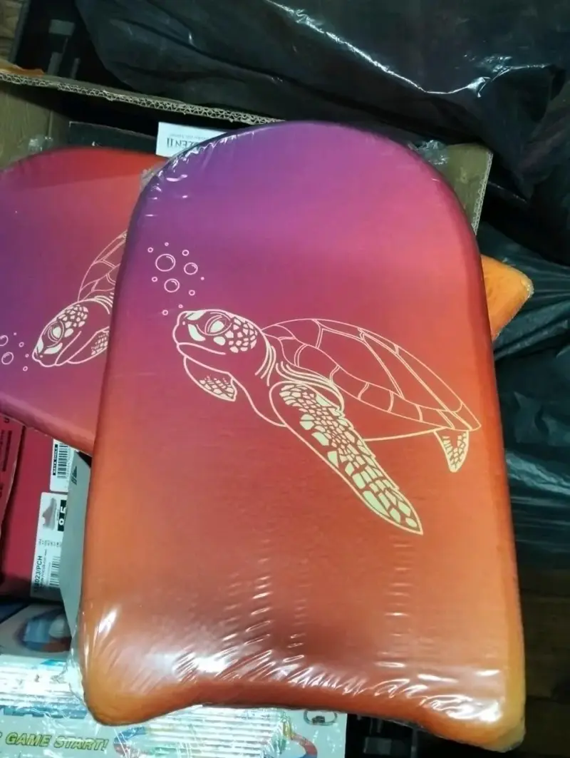 Tabla de natación con diseño de tortuga