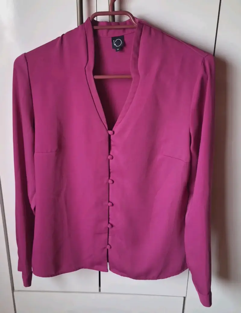 Blusa fucsia de botones