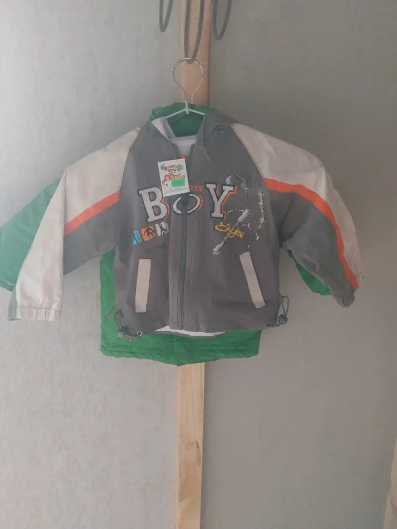 Chaqueta infantil gris y verde - 1