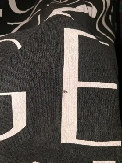 Polera negra con letras blancas armani - miniatura 3