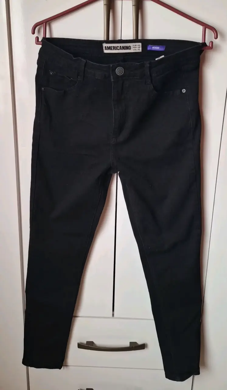 Pantalones negros Americanino