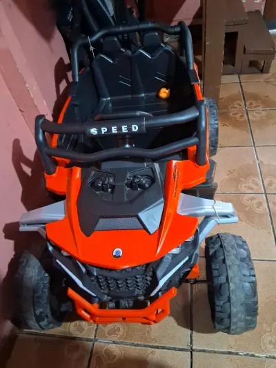Auto eléctrico para niños rojo - miniatura 2