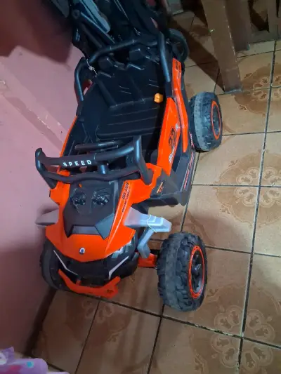 Auto eléctrico para niños rojo - miniatura 3
