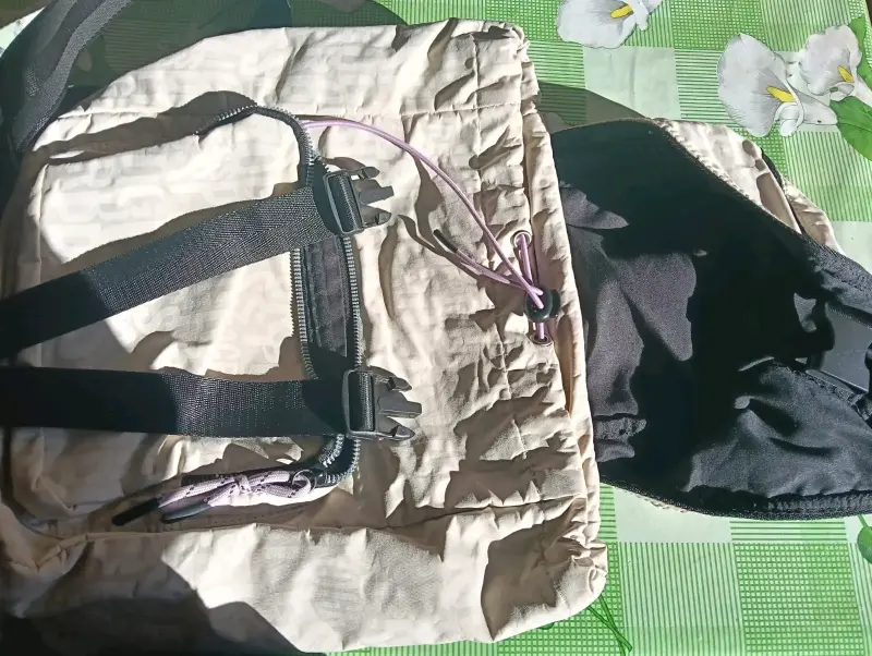 Mochila beige con bolsillos - 3