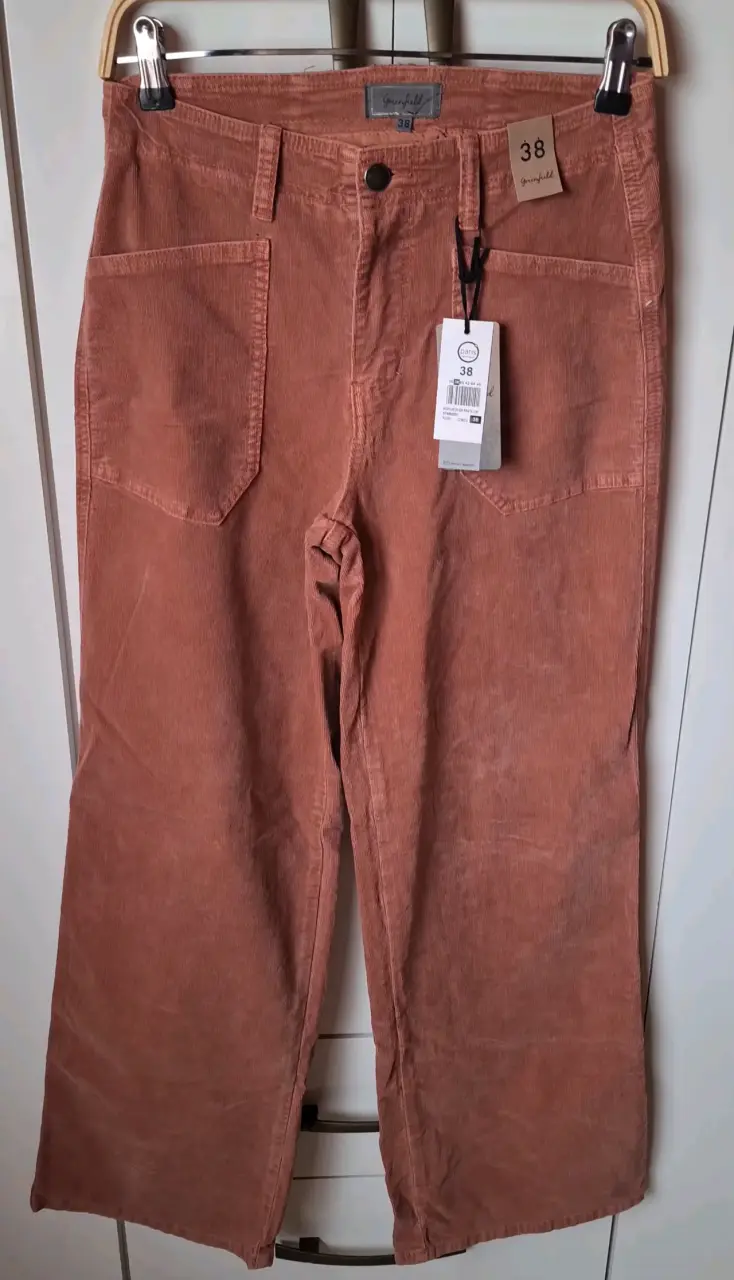 Pantalón de pana color terracota