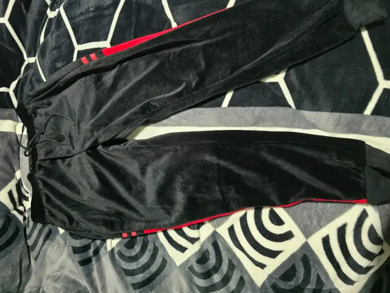Conjunto de plush negro y rojo - 3